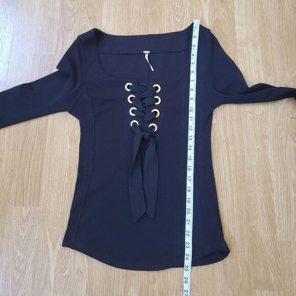 Free People 'Looking Back' Lace-Up Top - size Small in Black - Picture 11 of 13